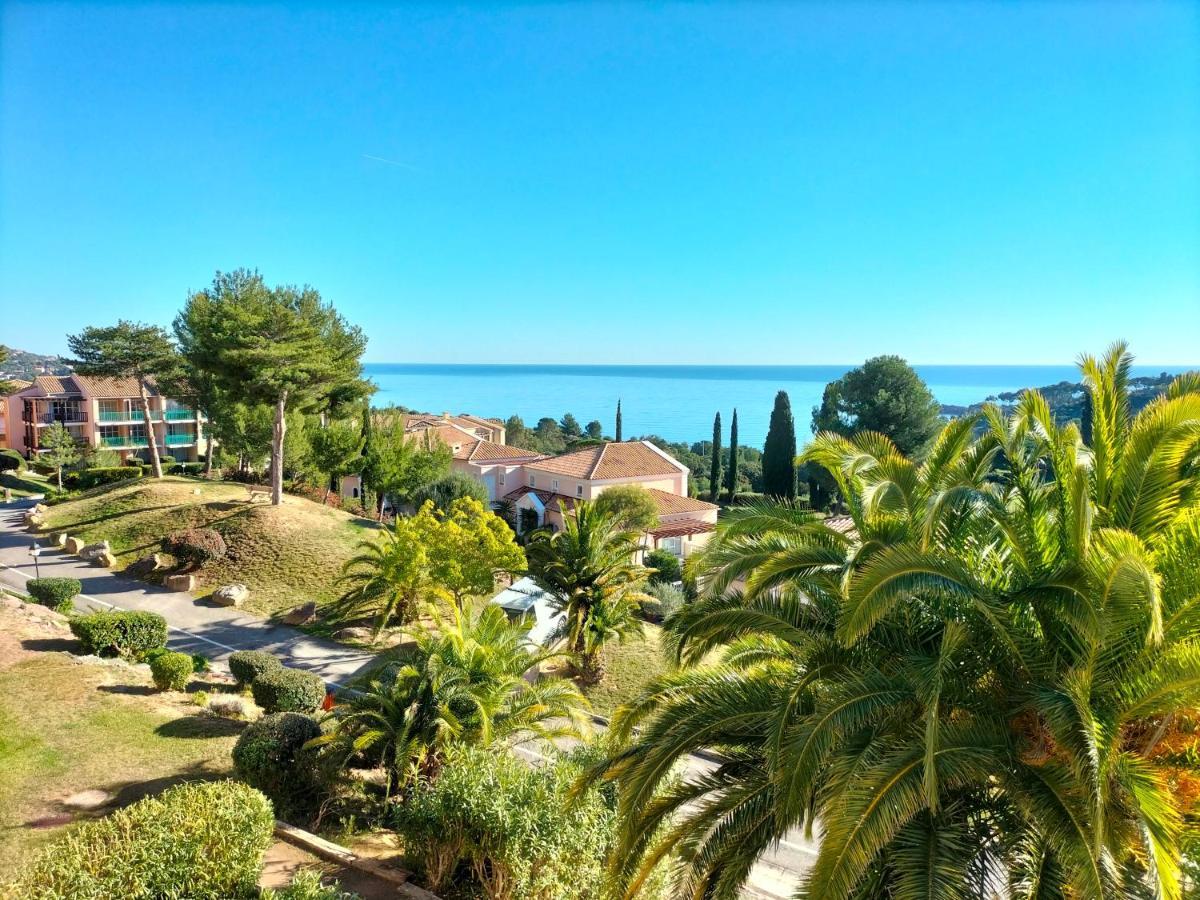 Superbe Appartement Avec Vue Mer Et Piscine Saint-Raphael  Exterior photo